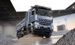 Mercedes-Benz eActros 400 zamieril na stavby. Stavbárom jeho prevádzka ušetrí polovicu nákladov
