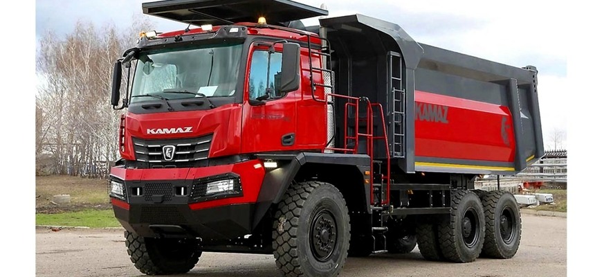 Sklápač pre sibírske oblasti Kamaz Atlant 50 si v kabíne vozí posteľ aj vlastnú kuchyňu
