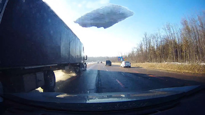 POLÍCIA KONTROLUJE ĽAD NA KAMIÓNOCH DRONMI. JE TO ČISTÝ PODRAZ. VODIČI SÚ V PASCI