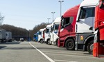 Parkovacie miesta pre kamióny chýbajú v státisícoch. Slovensko to cíti pri cestách aj v logistike