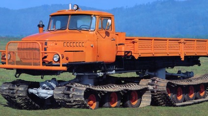 SOVIETSKY URAL-5920 ŽRAL STO NA STO. PÁSOVÝ „SNEHOBLATOCHOD“ ZSSR ODKOPÍROVALO V KANADE
