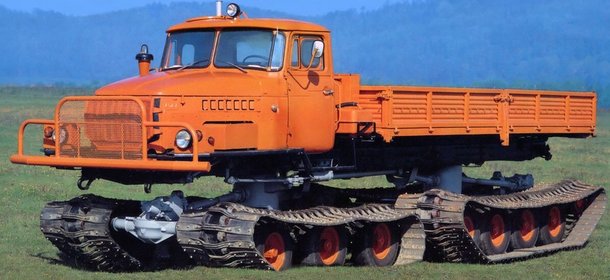 Sovietsky Ural-5920 žral sto na sto. Pásový „snehoblatochod“ ZSSR odkopírovalo v Kanade