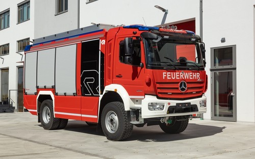 Spomínate na hasičskú Škodu 706 RTHP? Mercedes-Benz Atego HLF 10 prichádza s rovnakou myšlienkou