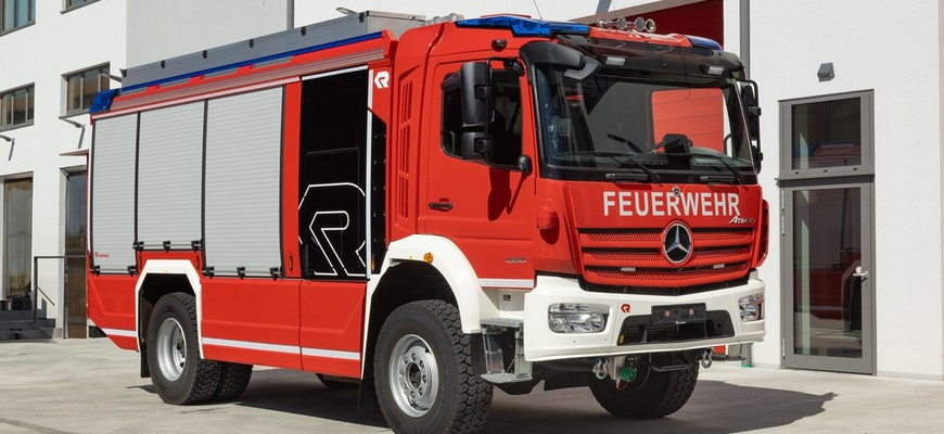 Spomínate na hasičskú Škodu 706 RTHP? Mercedes-Benz Atego HLF 10 prichádza s rovnakou myšlienkou