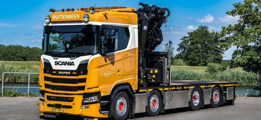 Scania 660 žeriav je multifunkčné vozidlo na prepravu aj vykládku tovaru