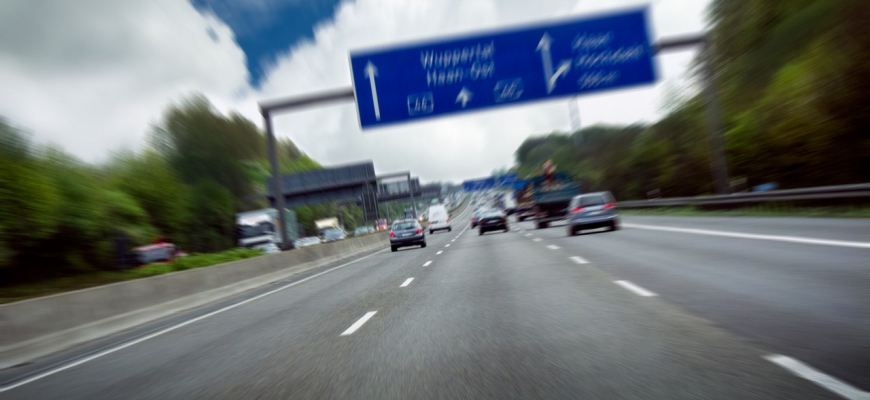 Neobmedzenú diaľničnú rýchlosť vraj chce už len 31 % Nemcov