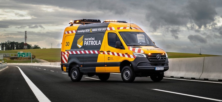 Diaľničná patrola dostala nové dodávky. Do služby nastupuje Mercedes-Benz Sprinter 319 CDI 4x4