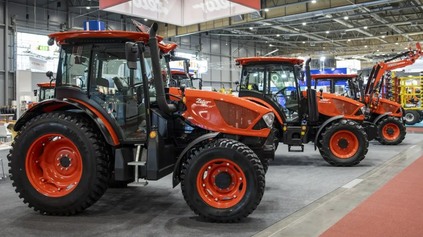 NOVÝ TRAKTOR ZETOR JE PRIPRAVENÝ AJ NA SATELITNÉ RIADENIE. MÁ SILU AKO CRYSTAL A PRÍDE V ROKU 2025