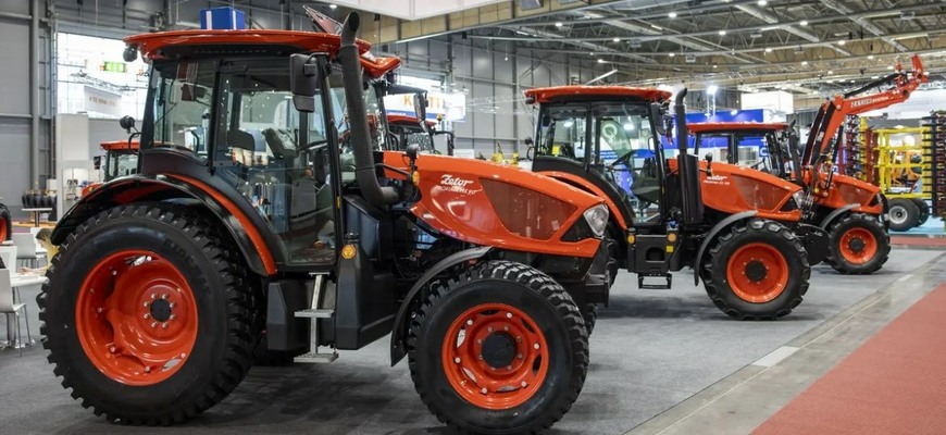 Nový traktor Zetor je pripravený aj na satelitné riadenie. Má silu ako Crystal a príde v roku 2025