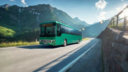 MERCEDES-BENZ MIRRORCAM ROZŠIRUJE VODIČOVI VÝHĽAD A UBERÁ AUTOBUSOM ODPOR VZDUCHU