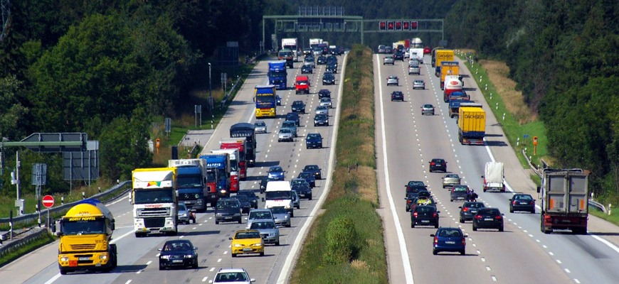 Nemci obabrali EÚ, za diaľnice budú platiť len cudzinci...