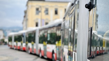 Tieto autobusy MHD budú zábudliví študenti milovať. Slovenské mesto ich nakúpilo rovno 16 kusov