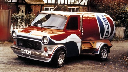 FORD OSLAVUJE NARODENINY MODELU TRANSIT. PRIPOMÍNA ZAUJÍMAVÉ ČÍSLA