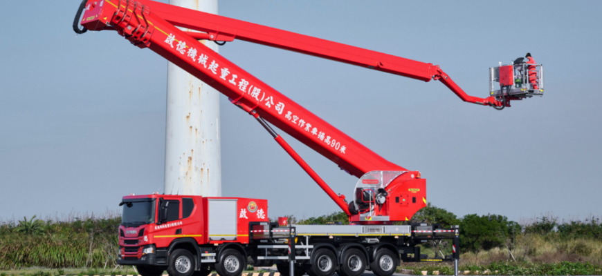 Vysokozdvižné plošiny Scania na údržbu veterných elektrární dosiahnu do výšky takmer 100 metrov