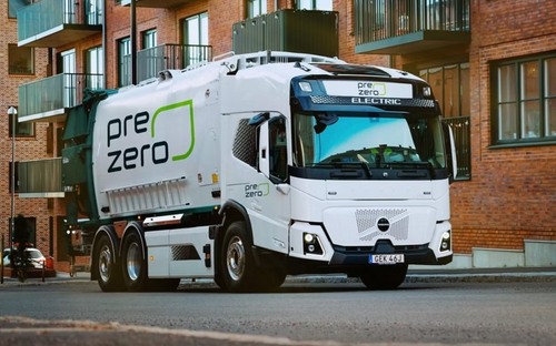 Elektrické Volvo na odvoz odpadu prinesie viac ticha do nočných ulíc. Švédi doň vkladajú nádeje