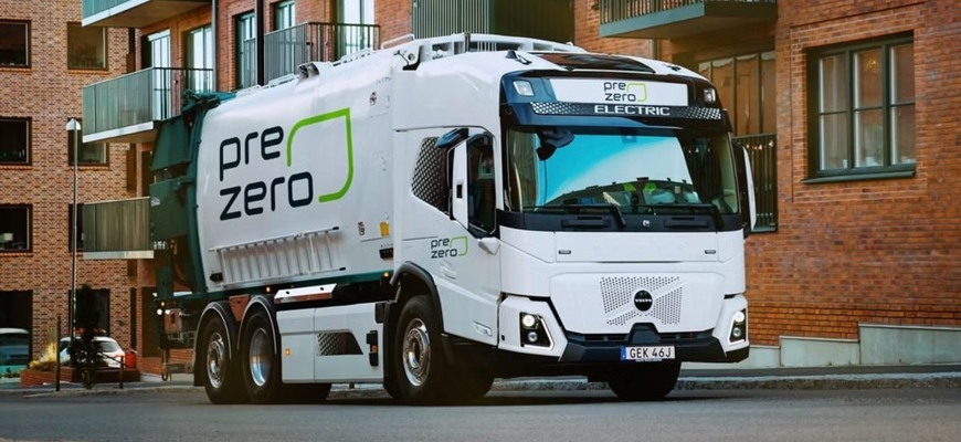 Elektrické Volvo na odvoz odpadu prinesie viac ticha do nočných ulíc. Švédi doň vkladajú nádeje