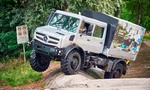 Mercedes-Benz ukázal nový Unimog s dvojitou kabínou. Vyrobil ho pre stavbárov
