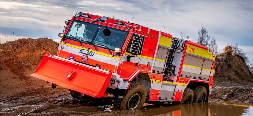 Vyslobodzovacia Tatra Force 6x6 vytiahne čokoľvek. V teréne na to použije špeciálnu techniku