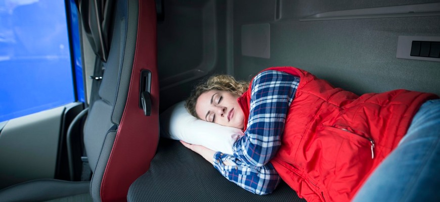 Spánok v kamióne: Čo zhoršuje kvalitu odpočinku?