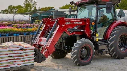 ELEKTRICKÝ TRAKTOR FARMALL UTILITY 75C ODROBÍ NA NABITIE 8 HODÍN. POD SILNOU ZÁŤAŽOU POLOVICU