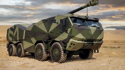 SAMOHYBNÁ HÚFNICA MORANA POUŽÍVA PODVOZOK TATRA FORCE 8X8. VŠETKY KOLESÁ MÁ RIADITEĽNÉ