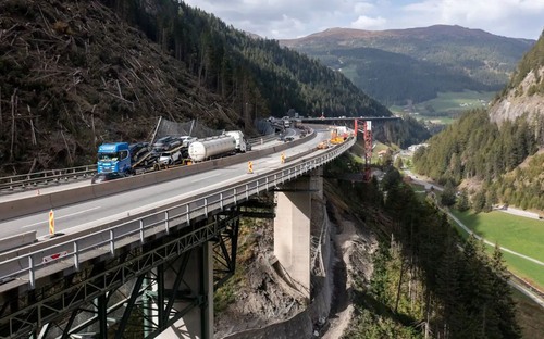 Búrajú most na Brennerskej diaľnici. Aké budú obmedzenia pre nákladnú dopravu?