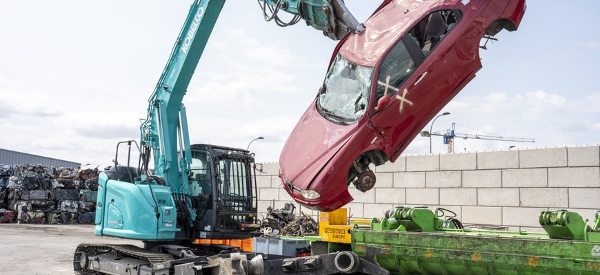 Kobelco SK140SRD-7: Kompaktný špecialista na rozoberanie kovošrotu a autovrakov