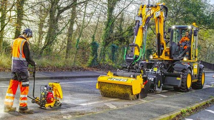 JCB CHCE DRAMATICKY ZRÝCHLIŤ OPRAVY CIEST. POTHOLE PRO SI S VÝMOĽOM PORADÍ ZA PÁR MINÚT