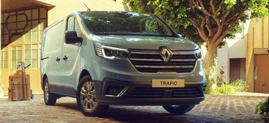 Renault čoskoro spustí predaj modelu Trafic po facelifte. Má nový interiér i svetlá LED