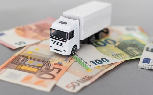 Riziko neskorých platieb núti 68 % dopravcov odmietať zákazky