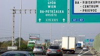 AJ ČIASTOČNE NEFUNKČNÝ OBCHVAT BRATISLAVY UŽÍVA MESAČNE O 20 ...