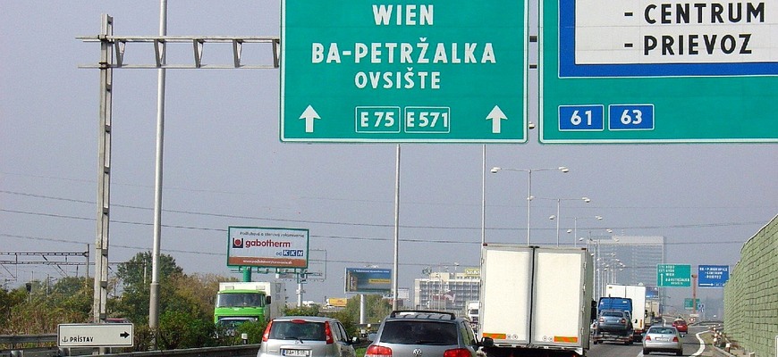 Aj čiastočne nefunkčný obchvat Bratislavy užíva mesačne o 20 tisíc kamiónov viac