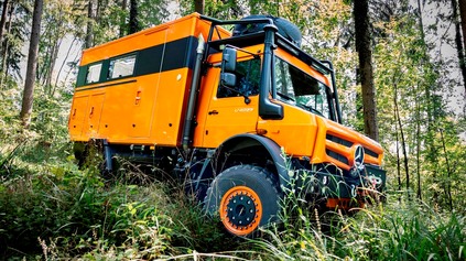 Mercedes-Benz ukázal nový obytný Unimog. Pripravil ho na autonómny pobyt mimo civilizácie
