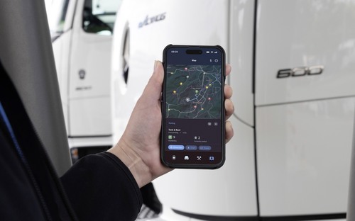 Parkovanie kamiónov v Nemecku bez nočného blúdenia? Mercedes ukáže, kde zostalo miesto