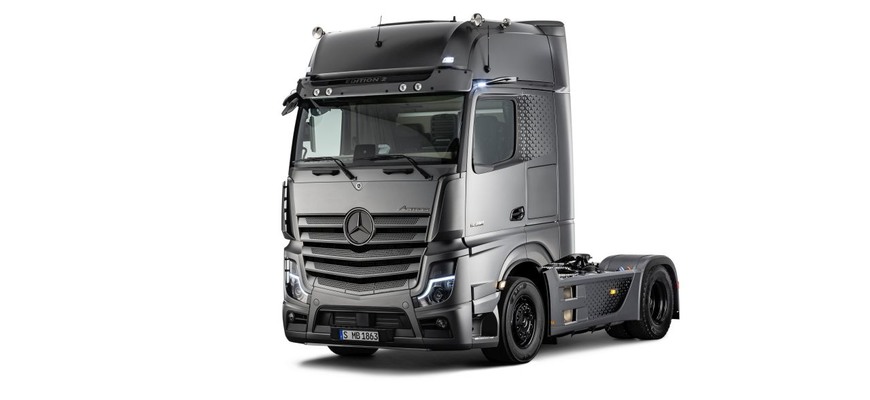 Mercedes Actros Edition 2 je luxusná limitka, z ktorej padá sánka. Opakom je typ F