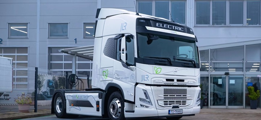 Prvé elektrické Volvo FM bude jazdiť pre Jaguar Land Rover. S dobrým vodičom dá 300 km na nabitie