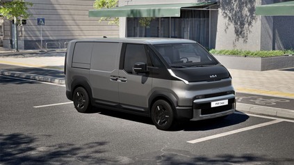 TAKTO BUDE VYZERAŤ SÉRIOVÁ KIA PV5. AUTOMOBILKA UKÁZALA JEJ OSOBNÚ AJ ÚŽITKOVÚ VERZIU