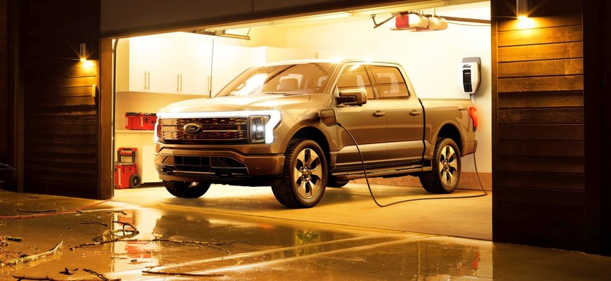 Nový elektrický Ford F-150 Lightning utiahne 4,5 tony a v základe je až zázračne lacný