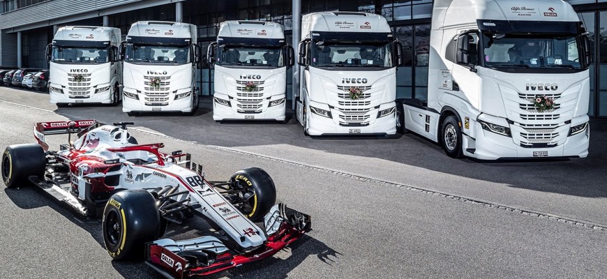 Flotilu pretekárskeho tímu Alfa Romeo Racing obnovilo päť nových ťahačov Iveco S-Way