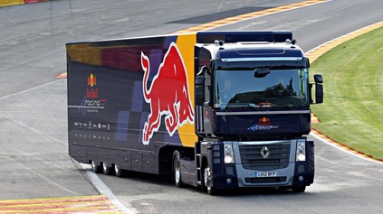 EDÍCIA RENAULT MAGNUM ROUTE 66 MÁ 15 ROKOV. LEGENDU STE VŠAK MOHLI MAŤ HNEĎ V NIEKOĽKÝCH EDÍCIÁCH