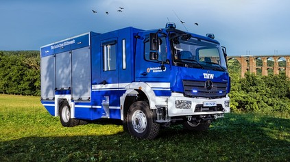 Mercedes-Benz postavil nový špeciál pre civilnú ochranu. Atego odvezie výbavu aj 7 záchranárov