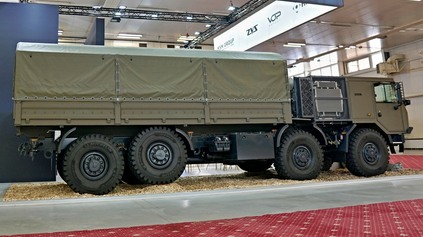 LEGENDÁRNY KOLOS DOSTAL NÁSTUPCU. NOVÁ TATRA FORCE 8X8 ODVEZIE DO KONFLIKTU 28 OZBROJENÝCH VOJAKOV