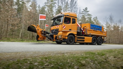 EACTROS 400 UKAZUJE, ŽE MERCEDES SA NEBOJÍ ELEKTRIKY ANI PRI ZIMNEJ ÚDRŽBE CIEST