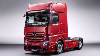 MERCEDES ACTROS L. NOVÁ VLAJKOVÁ LOĎ JE MOBILNÝM NOSIČOM ASISTENČNÝCH SYSTÉMOV