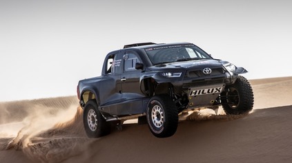 Nový dakarský špeciál Toyota GR DKR Hilux T1+ dostal 3.5 V6 biturbo z Land Cruiseru 300