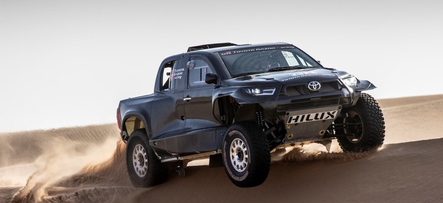 Nový dakarský špeciál Toyota GR DKR Hilux T1+ dostal 3.5 V6 biturbo z Land Cruiseru 300