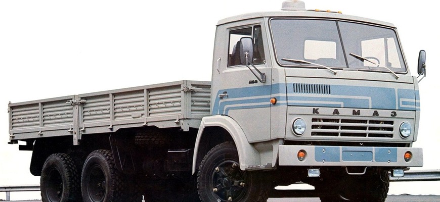 Kamaz oslavuje, prvé auto vyrobil vo februári 1976. Ruku k dielu priložil aj Renault