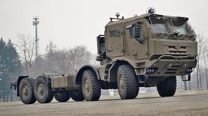 OBRNENÁ TATRA FORCE IDE DO SLUŽBY. ARMÁDA PREVZALA 12 OSEMKOLIEK