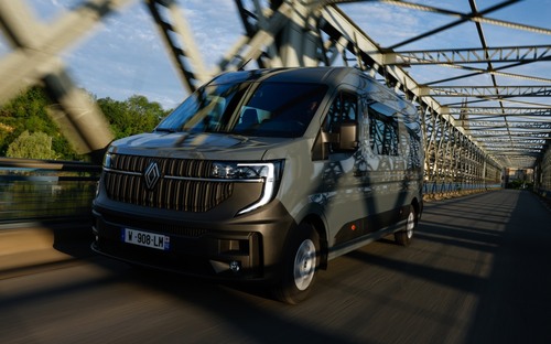 Lacnejší elektrický Renault Master mieri do miest. Energiu vráti aj do siete