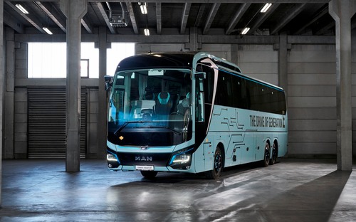 Elektrický MAN ponúkne dojazd na nabitie 650 km. Autokar odvezie 63 ľudí